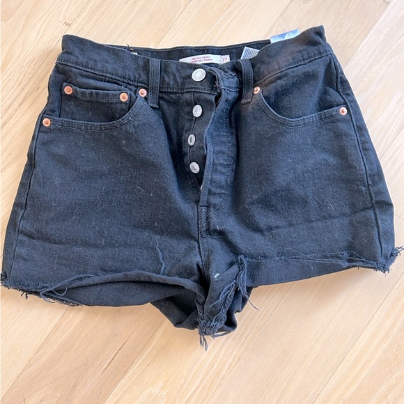 Levi’s Ribcage Shorts - Picture 2 of 2